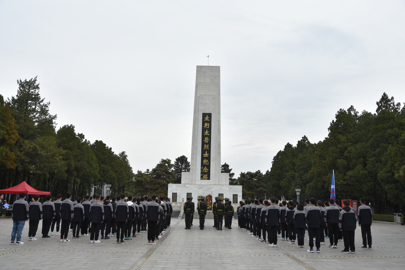 烈士陵园800*533.jpg 烈士陵园800*533.jpg