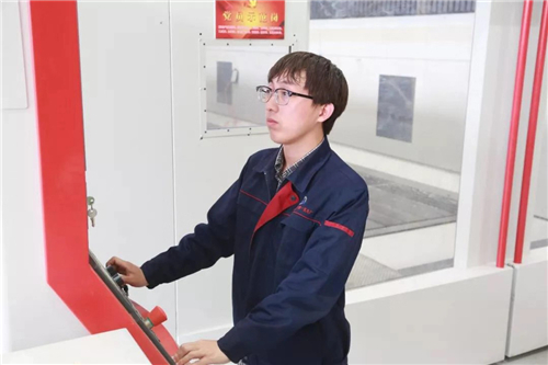 郭思东数控99班_副本.jpg 郭思东数控99班_副本.jpg